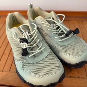 Barestep shoe, new, never worn